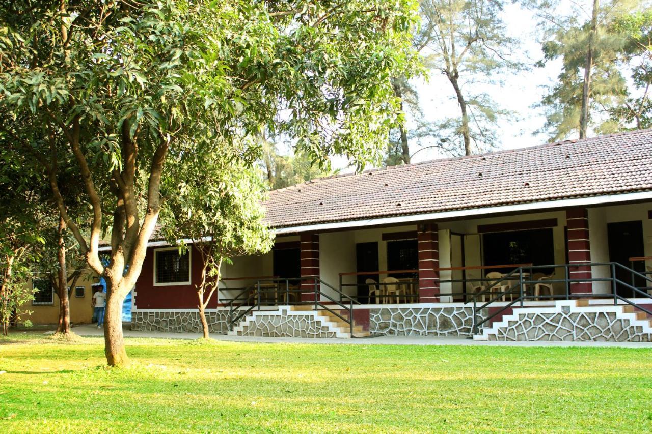 Pinewood Resort คาร์จัต ภายนอก รูปภาพ