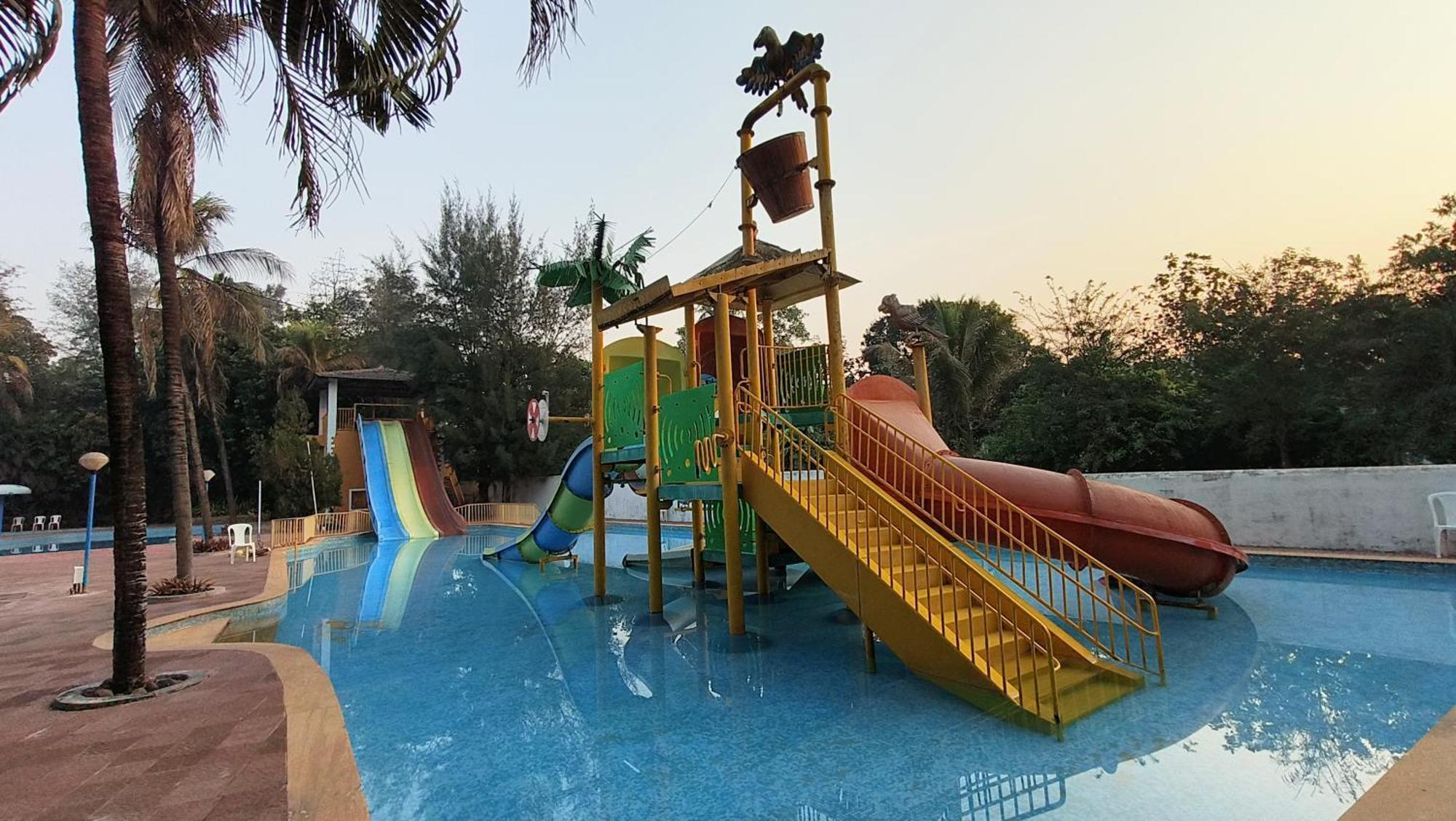 Pinewood Resort คาร์จัต ภายนอก รูปภาพ