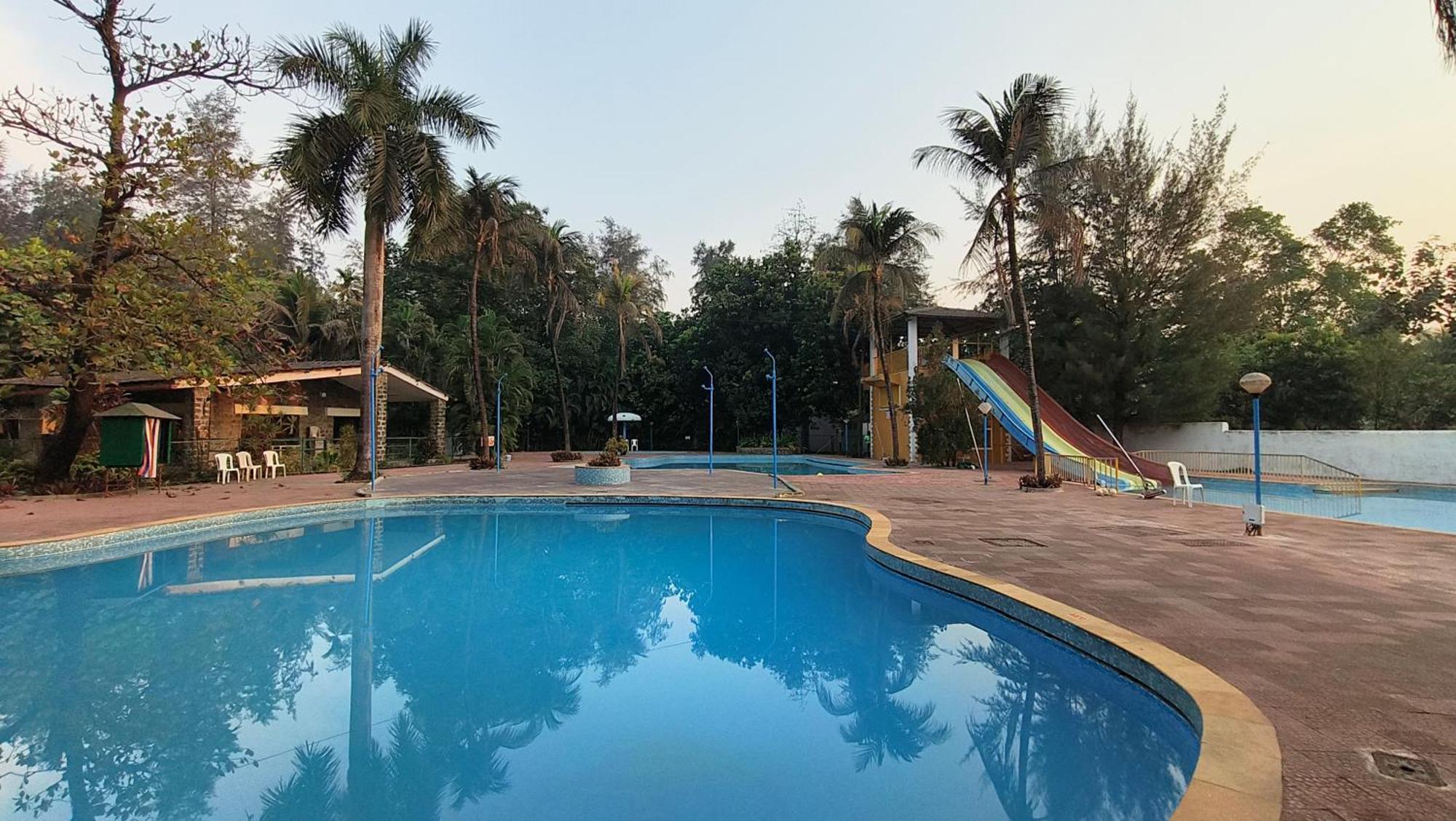 Pinewood Resort คาร์จัต ภายนอก รูปภาพ